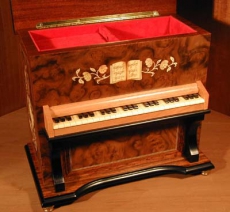 DEICHERT Spieluhr 103.000 - "Klavier mit Intarsien XL"