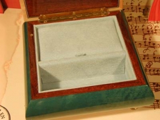 DEICHERT Spieluhr 49 GR 2N - "Holzschatulle mit Intarsien 2N gr�n"