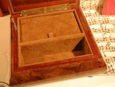 DEICHERT Spieluhr 49 BR TR - "Holzschatulle Quadrat Traube braun"