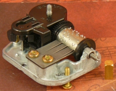 SANKYO 18-Ton-Laufwerk mit Teller Internationale Melodien