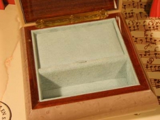 DEICHERT Spieluhr 49 RO 3N - Holzschatulle mit Intarsien 3N altrosa