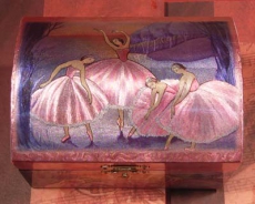 MMM Spieluhr Truhe Kompakt 280018 - Truhe Rosa