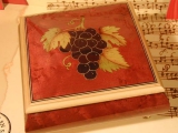 DEICHERT Spieluhr 49 RO TR - Holzschatulle mit Intarsien Trauben rot